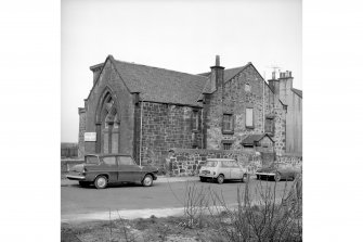 Bo'ness, links Road, Free Church
View from SE showing ESE front and part of SSW front