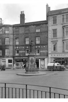 Queen Victoria Statue
View from South, also showing Smith & Bowman