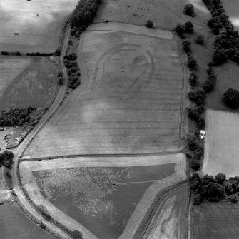 Riddell, oblique aerial view taken from the NE, centred on the cropmarks of a fort.