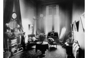 Perth, St Leonard Street, Station Hotel.
Interior view of a Dressing Room.
Digital image of B 19671