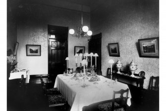 Perth, St Leonard Street, Station Hotel.
Interior view of a Dining Room.
Insc: "Queen Victoria's Table"
Digital image of B 19672