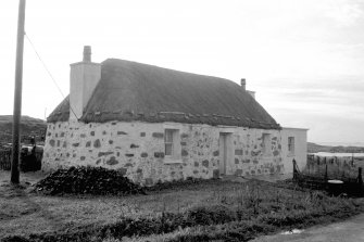 General view of thatched cottage.
Digital image of IN/5742