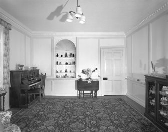 Interior.
First floor, SW apartment, view of N wall.
Digital image of BW 1158