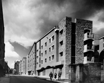 Photographic view of housing showing Canongate facades.
Scanned image of B 78671.  
