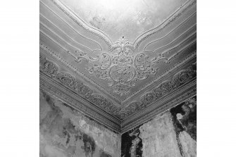 Edinburgh, 22 York Road, Grange House, interior.
Detail of drawing room ceiling plaster.