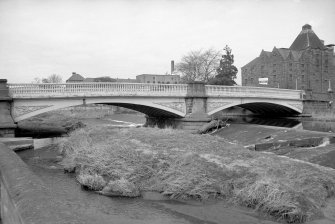 View from S showing SSE front of bridge with part of maltings in background