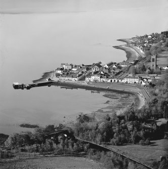 Inveraray, general.
Distant view of town from Dun na Cuaiche.