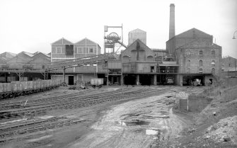 General view of Lady Victoria Colliery from south. Old washer plant on right with coal elevator shed and hopper in centre and headgear, dense medium plant and south elevator conveyor system on left.