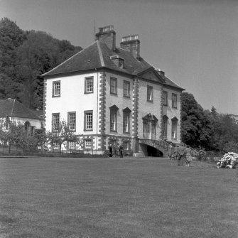 Glendoick House.
General view of principal front and side front. Digital image of PT/3162/33.