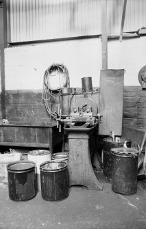 Interior
View showing pipe-screwing machine