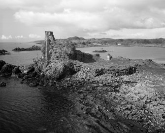 Dunyvaig Castle, Lagavulin Bay, Islay.
View from East.