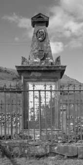 Kilchrenan Parish Church, McIntyre Monument.
General view of monument.
