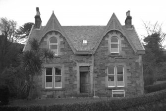 Tarbert, Pier Road, Queen's Gate.
General view of front.