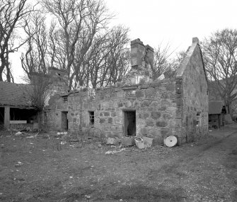 View from SE of ruinous cottage at NW corner of courtyard (NC 9567 1072).
See MS/744/117 and DC33078, item 17.
Digital image of C 48453