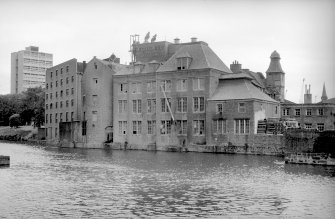 View from SE showing SSE front
