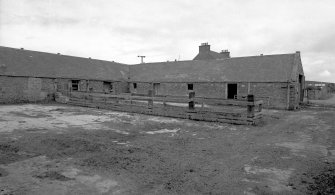 View of courtyard from SE.
Digital image of D 3447