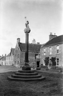 Crail, Market Cross.
View from south west.
