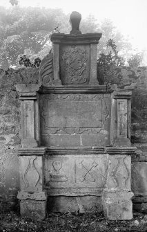 Crail, Marketgate, Churchyard.
Bailie Patrick Hunter tombstone.
