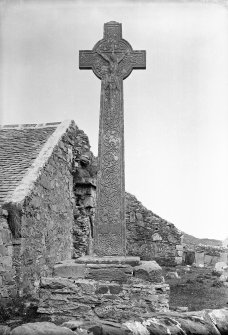 Oronsay Priory, Great Cross.
General view from West.
