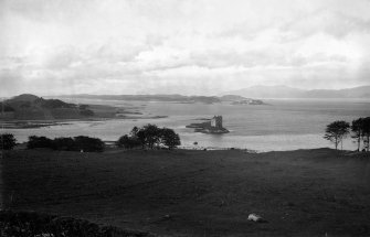 Castle Stalker.
Distant view from East.
