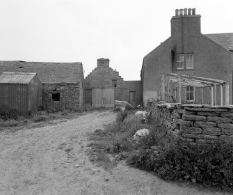 View of farmhouse and end of threshing barn from W.
Digital image of D 3282