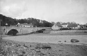 Newmills Bridge.
General view.