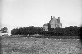 Balcomie Castle.
View from south.
