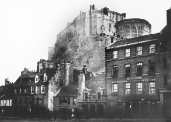 Edinburgh Castle.
General view from Grassmarket.
