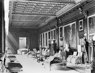 Interior.
General view of gallery.
