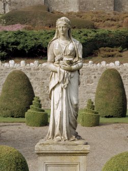 Statue (no.47 on plan), view from South.
Digital image of D 59664 CN.