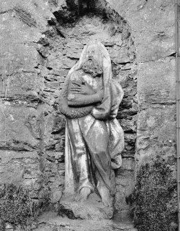 Blair Castle, walled garden.
View of statue of Winter by John Cheere 1742.
Digital image of PT 4406