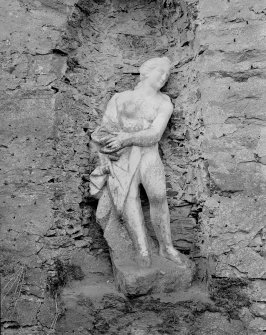 Blair Castle, walled garden.
View of statue of Spring by John Cheere 1742.
Digital image of PT 4421.
