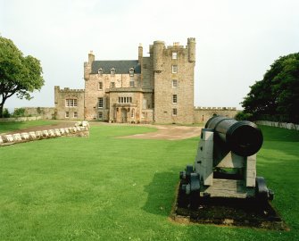 General view of main front with cannon.
