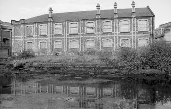 View from WSW showing WSW front on S Ruchill street building