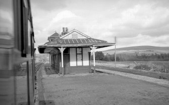 View from SSE showing SSE front of platform waiting room