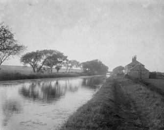 Edinburgh, Union Canal.
General view from South showing bridge no. 8.
