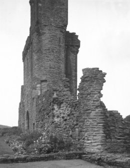 View of parapet walk and gatehouse from East.
Digital image of AY 535