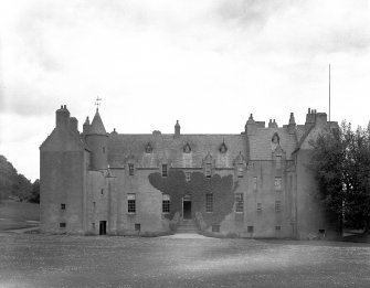 Drum Castle. General view from South.
Digital image of AB 1362
