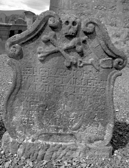 Detail of gravestone.
Digital image of B 4307/20.