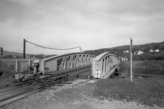 Banavie, Railway Swing Bridge over Caledonian Canal
View from east of south east end of bridge
Digital image of D 48390