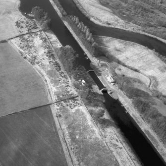 Scanned image of photograph showing oblique aerial view of Kyltra Lock
