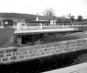 Moy, Swing Bridge over Caledonian Canal
Detailed view from north north west from end of north half of bridge, looking over the canal towards the south half of the bridge (currently in open position)
Digital image of D 47982