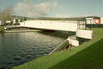 Inverness, Tomnahurich Swing Bridge over Caledonian Canal
View from east along south side of bridge
Digital image of D 64117.