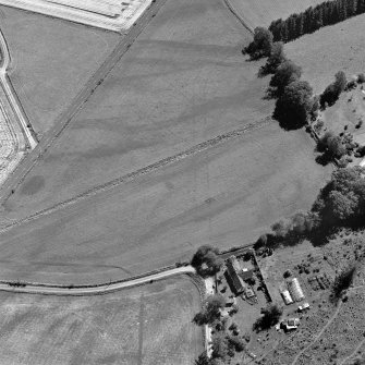 Tullichettle, oblique aerial view, taken from the NNW, centred on the cropmarks of an old road, and a pit-defined cursus monument.