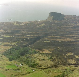 General oblique aerial view looking across Sandavore farmsteading towards An Sgurr fort, taken from the ENE.