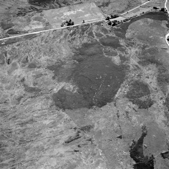 Cnoc Cairaidh, Achnagarron, oblique aerial view, taken from the NW, centred on an area with hut-circles, a field-system and possible cord rig. A hut-circle, small cairns and a farmstead are visible in the top half of the photograph.