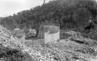 View of Mullardoch-Fasnakyle-Affric Project, contract no 10, Benevean Dam, downstream view showing concrete in blocks 9-12.
Scan of glass negative no. 143, Box 1103/2