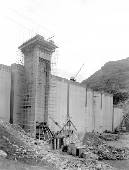 Loch Sloy Project, Contract 22- Loch Sloy Dam. Upstream face of intake tower.
Scanned image of negative no. 80, Box 883.