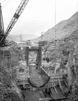 Loch Sloy Project, Contract 22- Loch Sloy Dam. View showing erection of gate guides.
Scanned image of glass negative no. 2, Box 883.