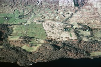 Oblique aerial view of the landscape, field systems and farmsteads on the farms of Tombreck, Craggantoul and Cragganester, all in the former district of Crannich, Lochtayside.  Taken from SE.